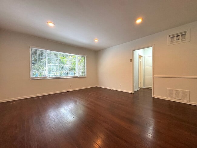 Building Photo - 1 Bed 1 Bath in Hollywood Heights with Par... Unit 6703 Rental