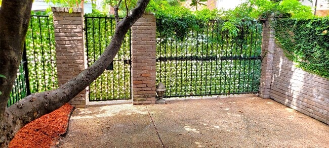 Building Photo - 1115 Autrey St Unit 5