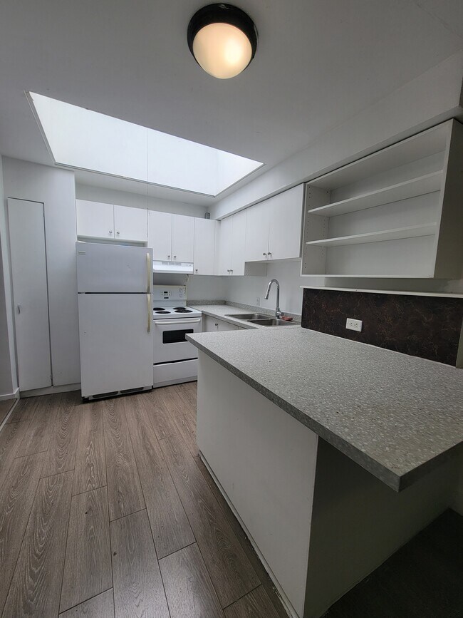 Photo - 9341-9341 Nowell St