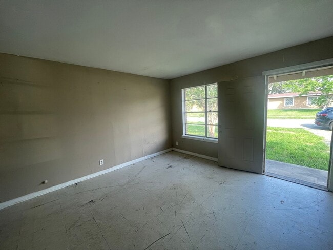 1110 Arnold Dr