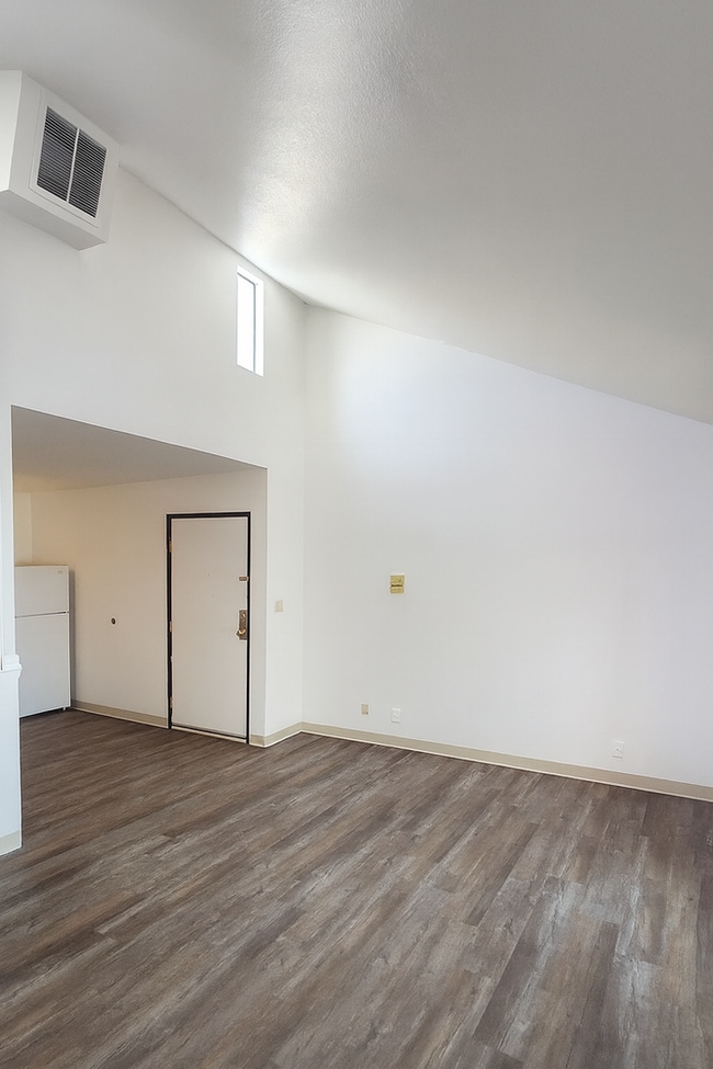 Photo - Great Studio unit and great location!