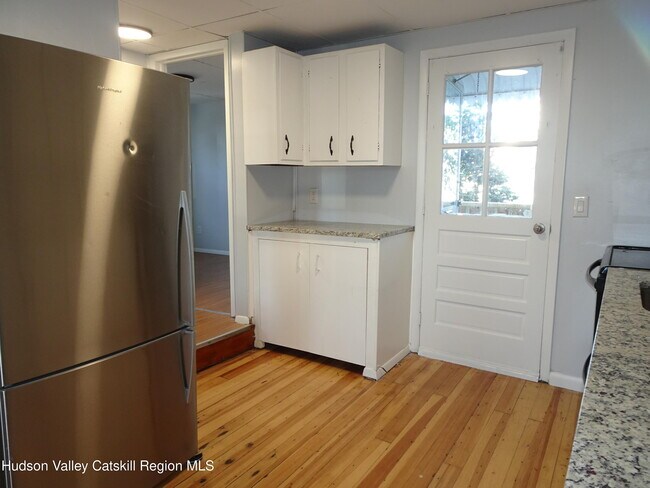 921-923-923 Columbia St