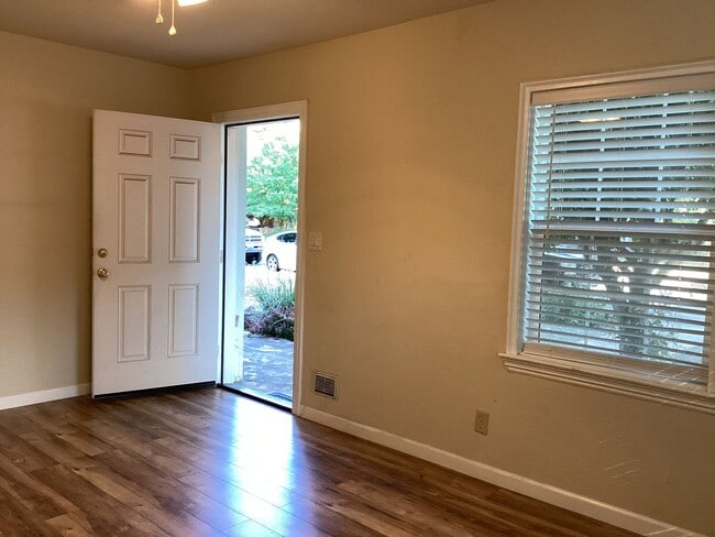 Photo - 2-Bed, 2-Bath Cottage PENDING