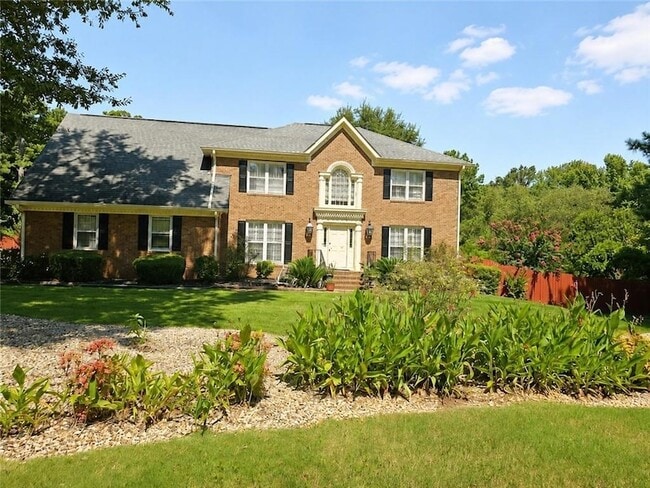 Building Photo - 1500 Old Salem Dr SE