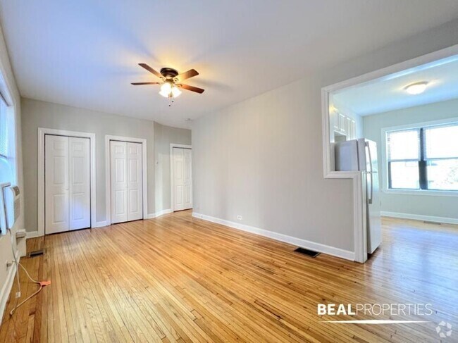 Building Photo - 1 bedroom in CHICAGO IL 60613 Unit W1 Rental