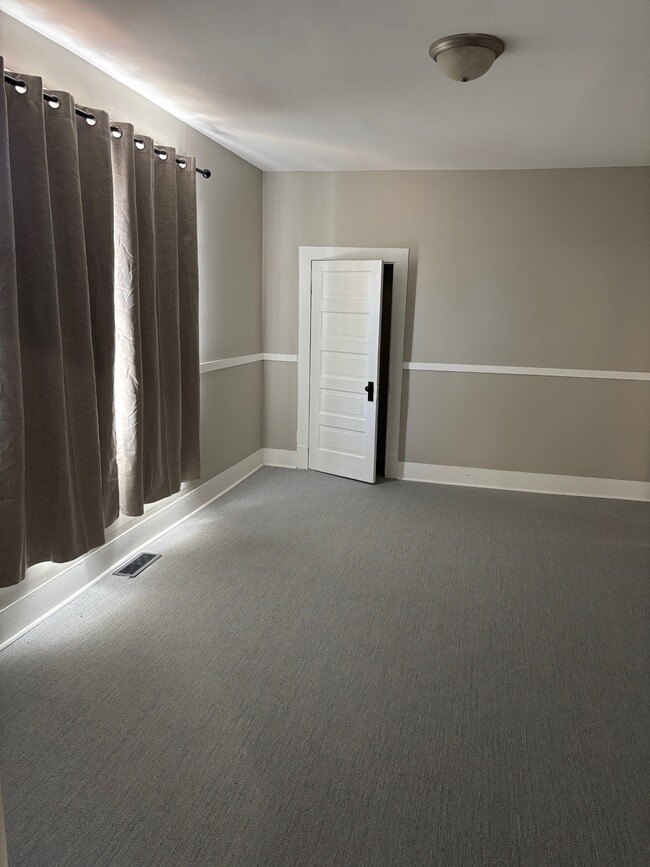 Photo - 900 Milton Rd