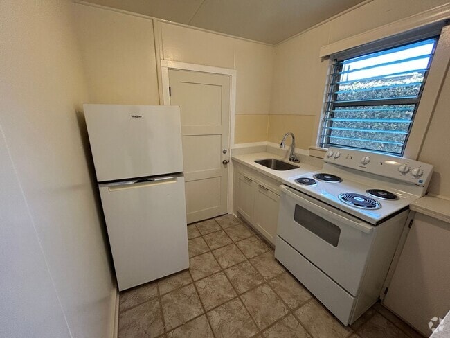 Building Photo - 1705 Unit #B Rental