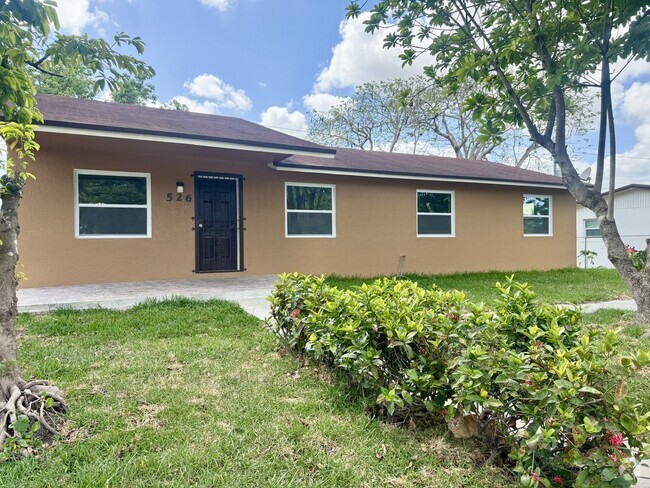 Building Photo - 526 SW 7th Ct Rental