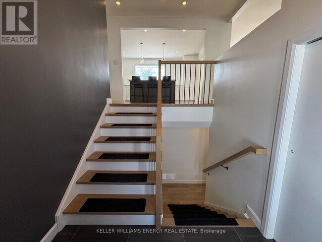 Photo - 497 Wellington Main St