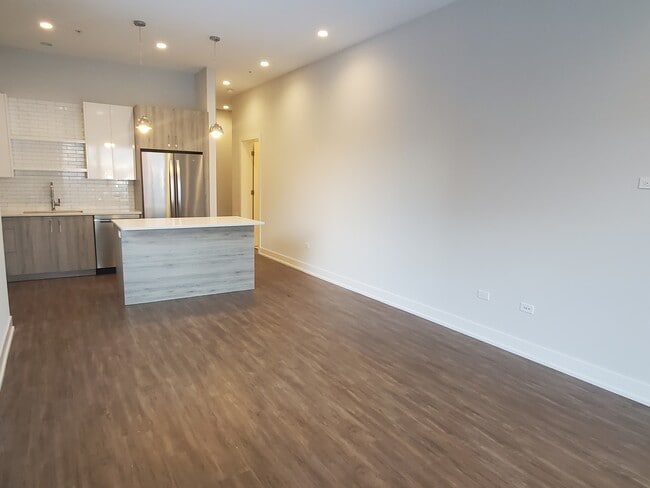 Photo - 1023 N Ashland Ave Unit 311