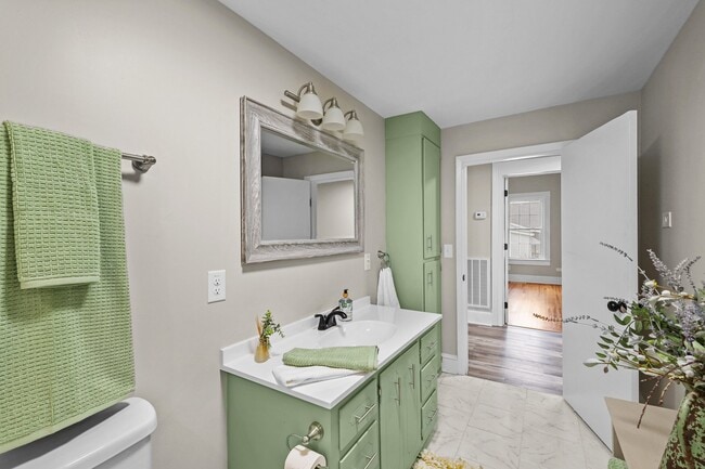 Photo - 201 N 13th St