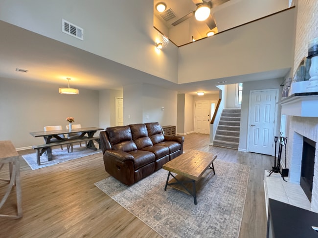 Photo - 1141 Berkley Dr SE