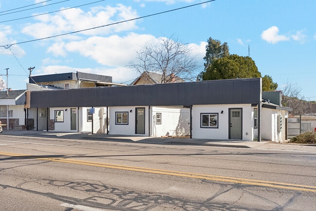 Photo - 890 E Ash St