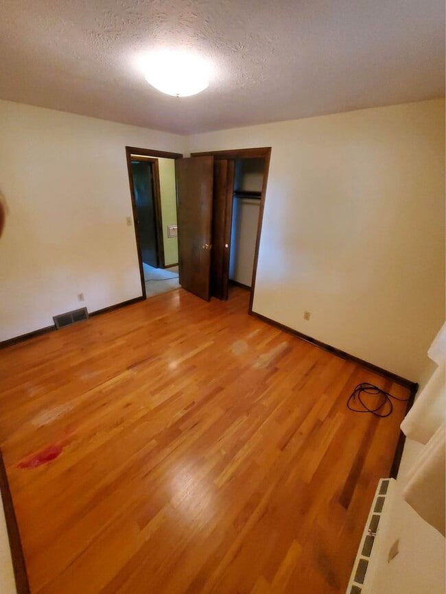 Photo - 9841 Smithdale Ave NE