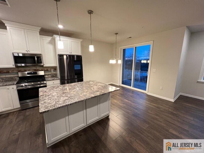 Photo - 706 Greenland Square