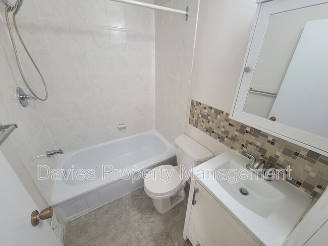 Photo - 10976-10124 124 St Unit #2
