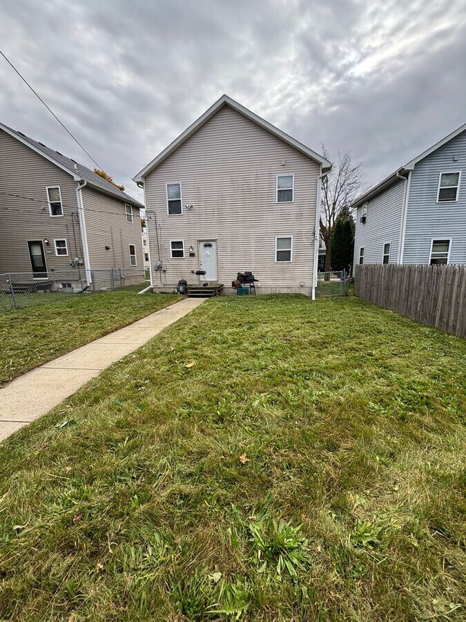 Photo - 3BR SINGLE FAMILY. TOTALLY REDONE.