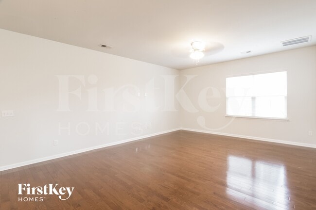 Photo - 328 Cantley Ct