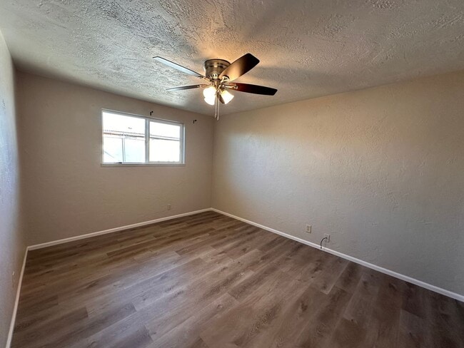 Building Photo - 520-522 N 38th Pl Unit 522
