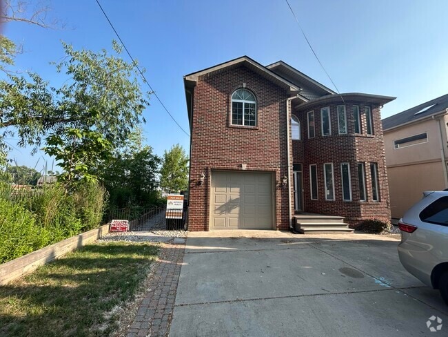 Building Photo - 3165 Kenrick St Rental