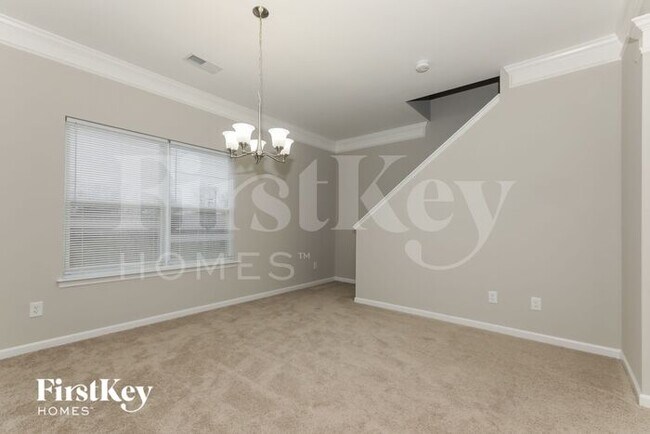 Photo - 321 Holton Dr