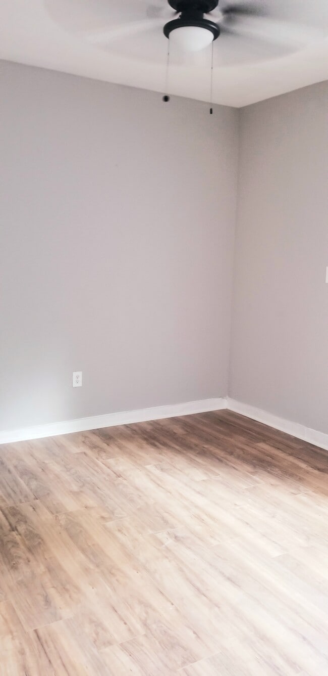 Photo - 143 Tremlett Ave