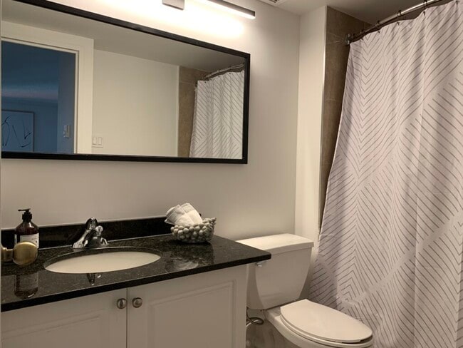 1 Bed @ 435 - 435 Albert St. – Domaine 435