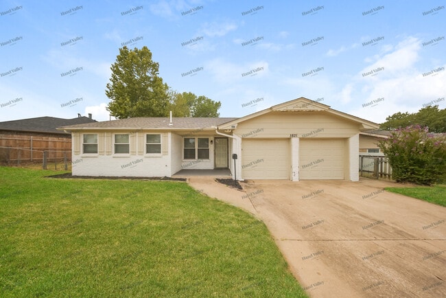 Building Photo - 3821 Rosewood Ct
