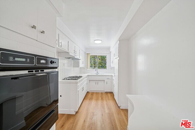 Photo - 842 Westbourne Dr Unidad 8