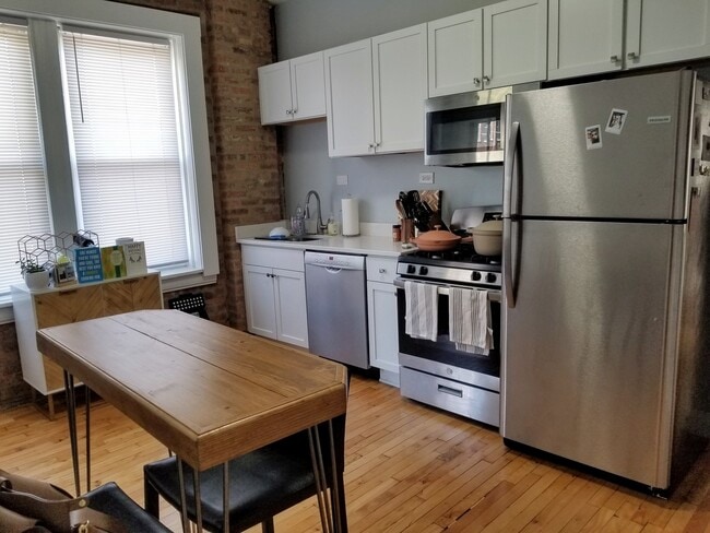 Photo - 901 N Leavitt St Unidad 2