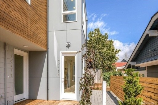 Photo - Stunning 2 Bedroom Modern Townhouse in Magnolia, Available Now!