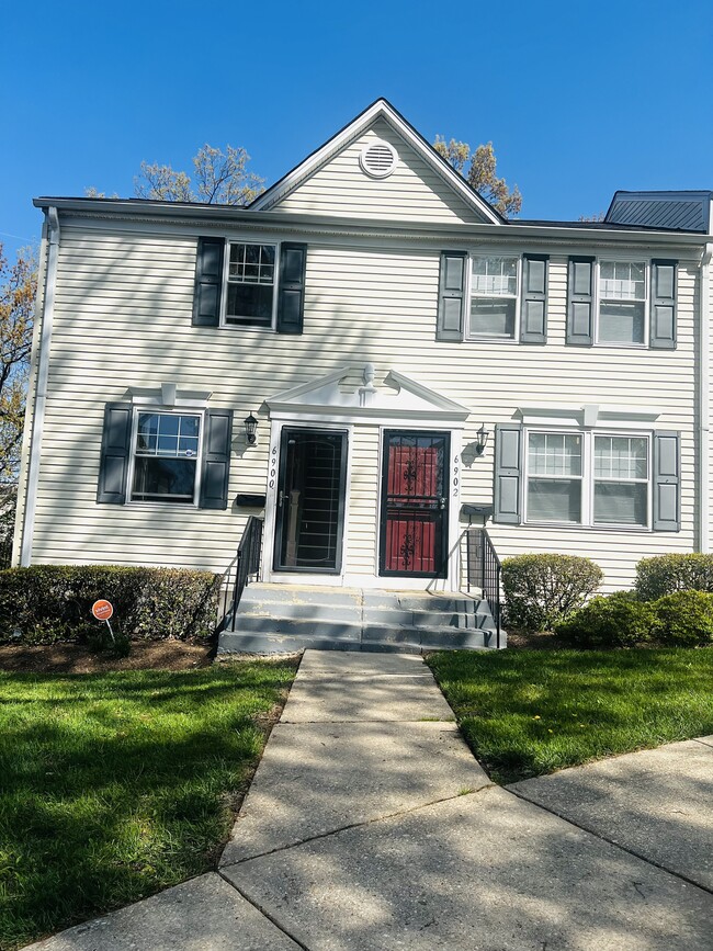 Photo - 6900 Hawthorne St Unit Hawthorne