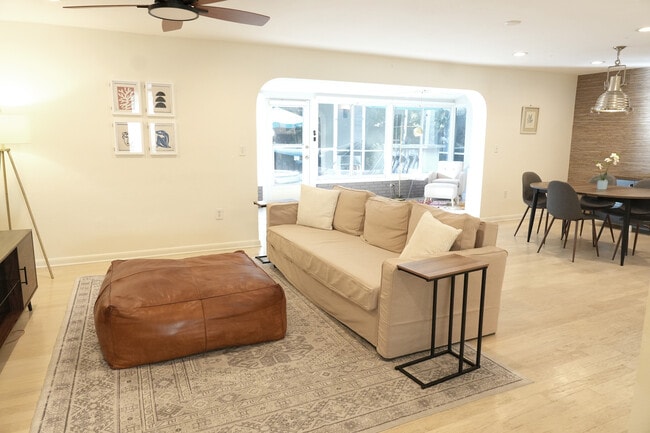 Photo - 2412 Clematis St