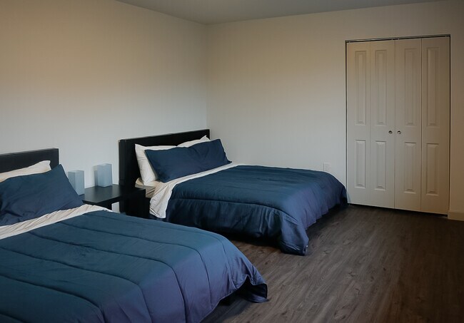 The room will comfortably accommodate 1 or 2 persons.