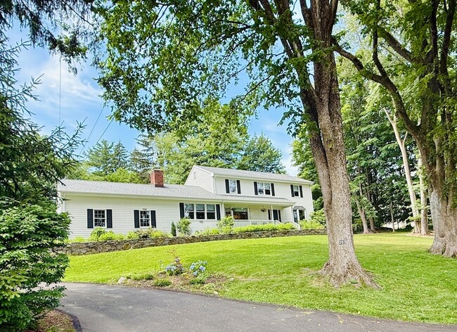 Photo - 203 Skyline Ln