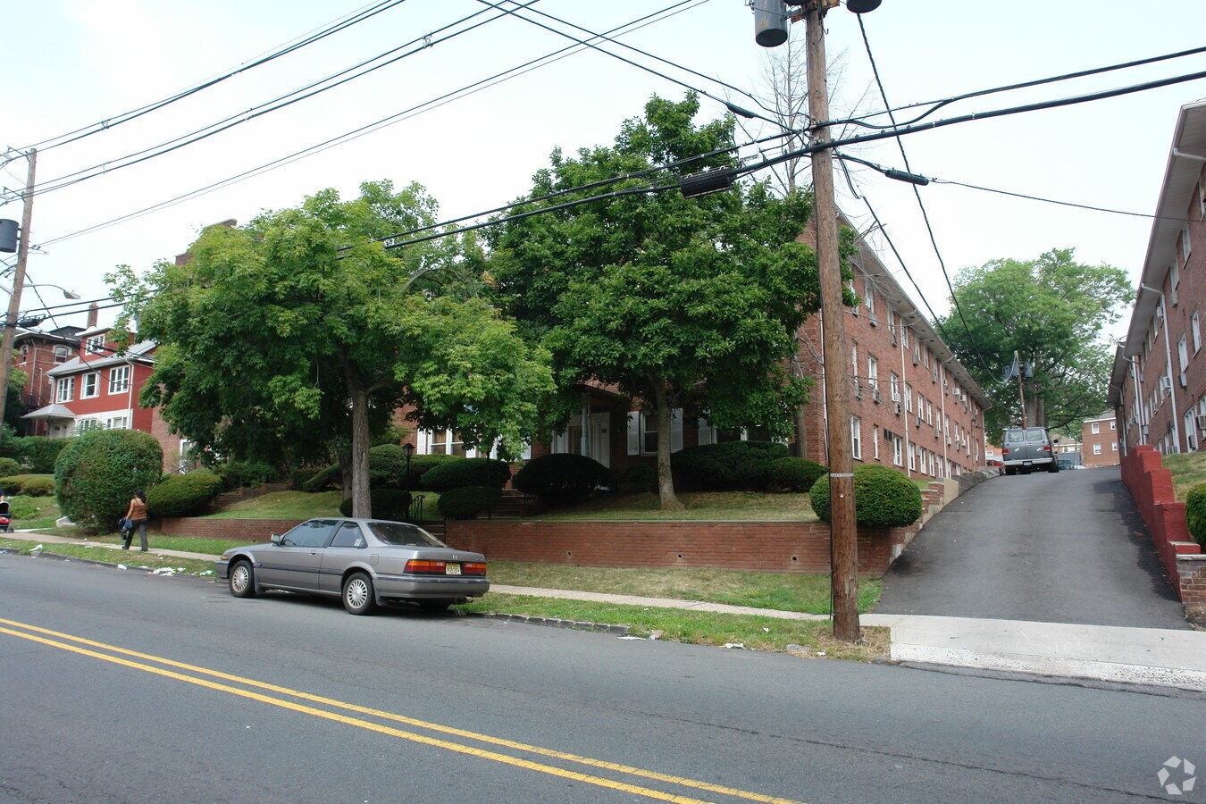Photo - 137 W Jersey St Apartments