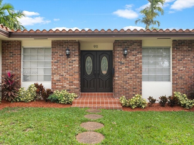 Photo - 911 Pizarro St