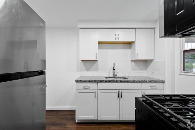 Building Photo - Stunning 2 bedroom home in Dormont availab...