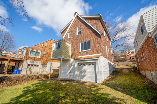 Photo - Beautiful 3 Bedroom House in Carrick Available May 1!