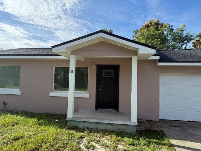 Building Photo - Newly Renovated 2.2 with Den - view of can... Rental