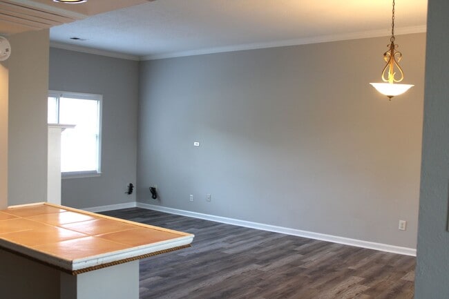 Photo - 503 Hillsboro Ln