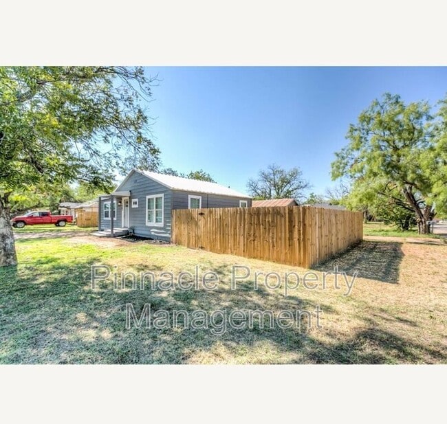 Photo - 1902 Coleman St