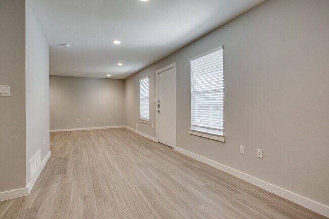 Photo - $1699 TownHouse | 8 Weeks free on a 18 month Lease Unit 130