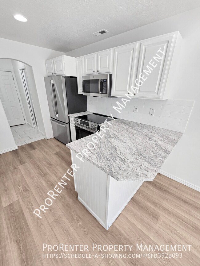 Photo - 652 W 800 N