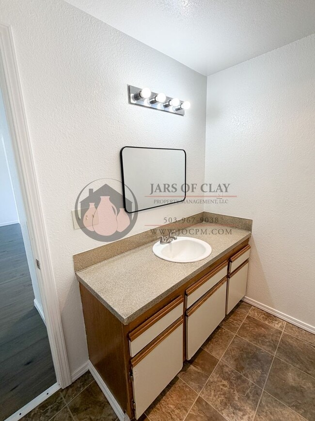 Photo - Ground Floor 2 Bedroom with Washer/Dryer Hook-ups! Unit 3952