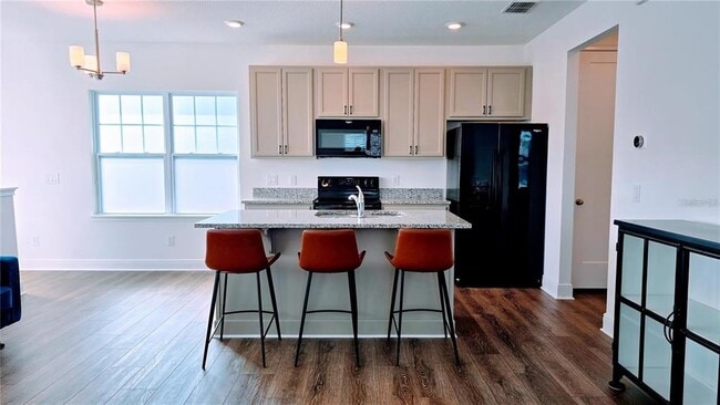 Photo - 6643 Bridgman St