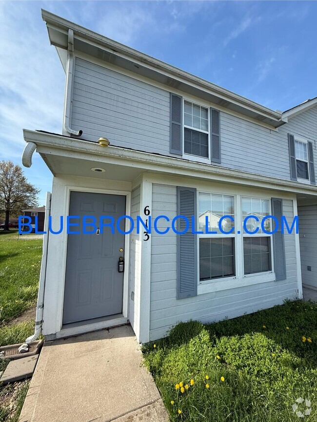 Building Photo - New Carpet and Fresh paint, beautiful unit! Rental