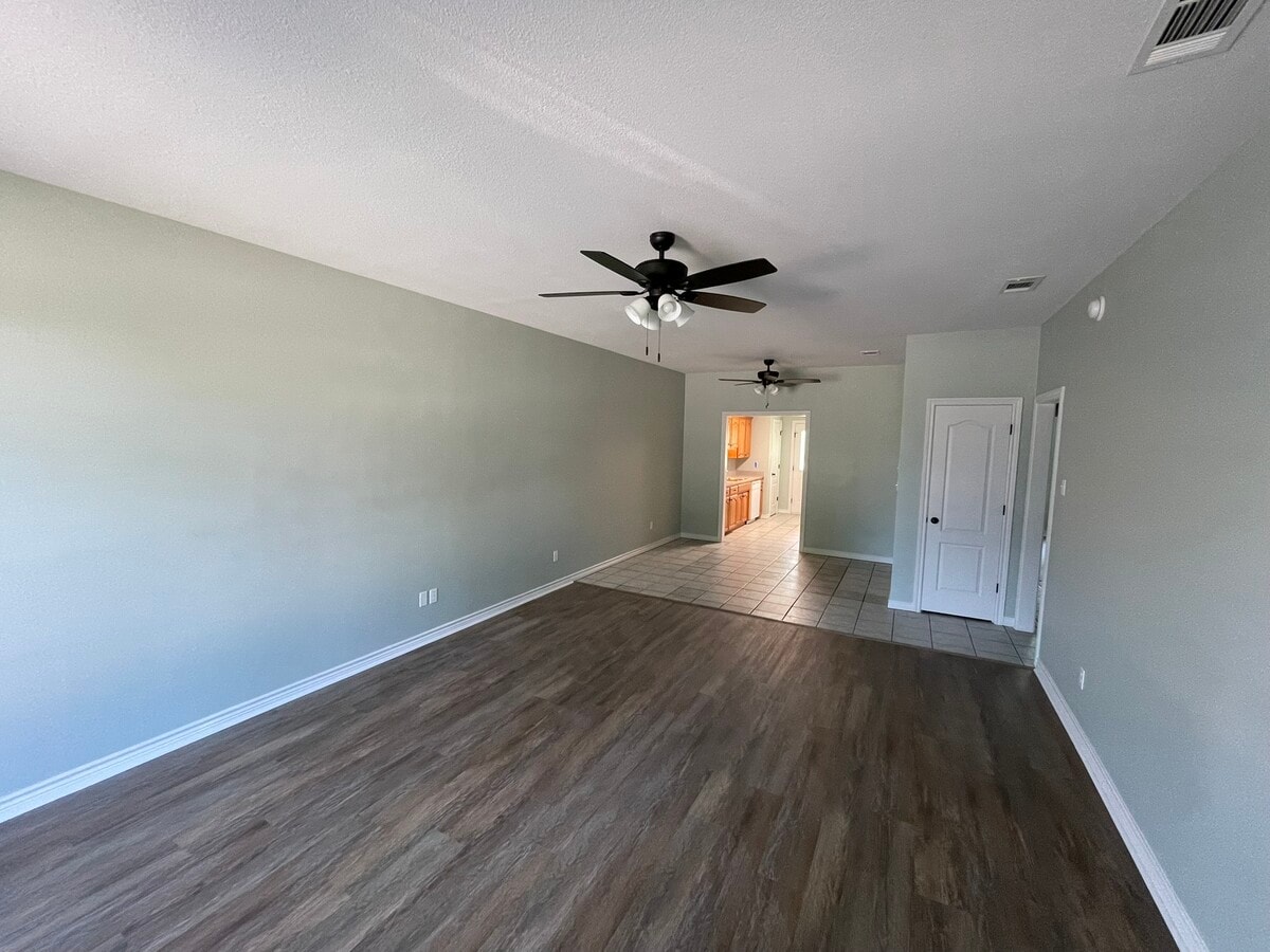 Photo - 421 W Thomas St