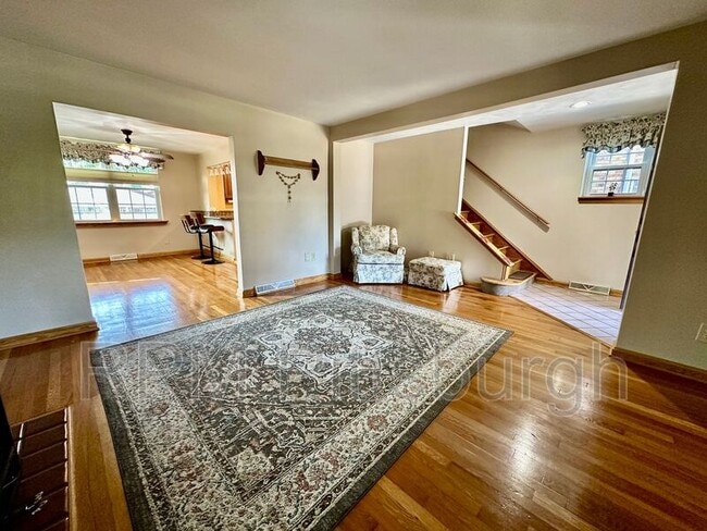 Photo - 1130 Downlook St