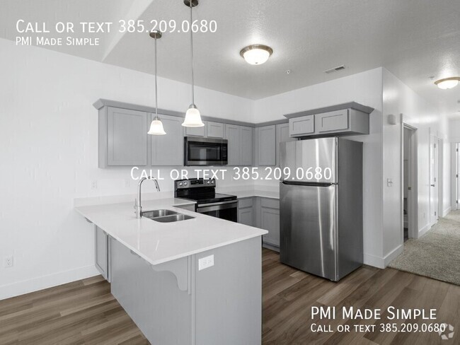 Building Photo - Charming 3-Bed Condo with 1-Car Garage in ... Unit N303